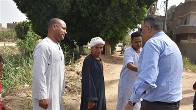 رئيس مياه الأقصر يستطلع رأي المواطنين في جودة مياه الشرب