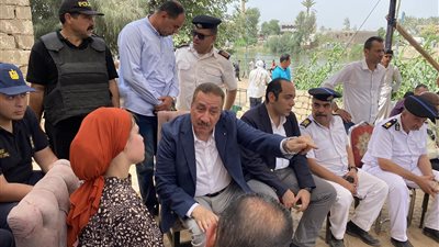 محافظ المنوفية يتفقد حادث غرق ميكروباص في معدية ابو غالب (صور)