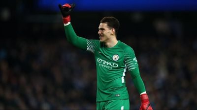 حارس مانشستر سيتي على أعتاب الدوري السعودي