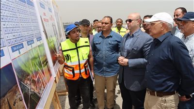 محافظ بني سويف ورئيس الطرق يتفقدان الموقف التنفيذي بمشروع محور الفشن