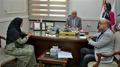 محافظ سوهاج يستقبل 216 مواطنا لبحث مطالبهم وحل شكواهم 