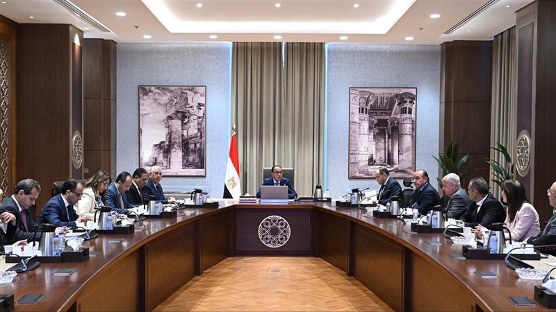 رئيس الوزراء خلال