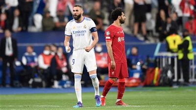 تقارير: بنزيما يتمسك بالرحيل عن الدوري السعودي ويترقب موقف محمد صلاح