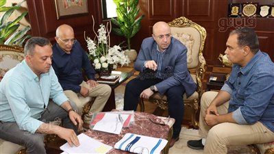 محافظ بني سويف يبحث مع هيئة الطرق موقف المشروعات الجاري تنفيذها 