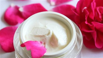  لصاحبات البشرة الحساسة، اصنعي بنفسك كريما مرطبا طبيعيا