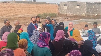 توزيع مواد غذائية على الأُسر الأَولى بالرعاية في الإسماعيلية (صور)