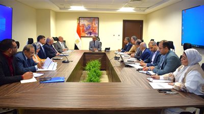 وزير الإسكان يتابع موقف مشروعات مياه الشرب والصرف الصحي