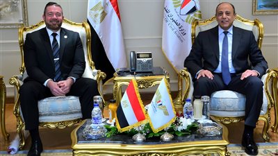 وزير الطيران المدني يلتقي وفد إدارة أمن النقل الأمريكية TSA بالعاصمة الإدارية