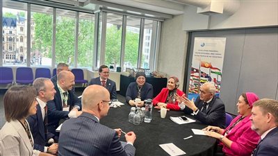 وزير التعليم يلتقي بالفريق التنفيذي للبكالوريا الدولية (IB) لبحث سبل التعاون