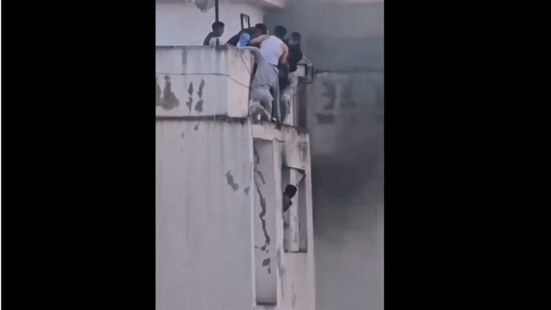 لحظة إنقاذ الاطفال