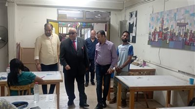 رئيس جامعة الأقصر يتفقد سير أعمال الامتحانات بكلية الفنون الجميلة