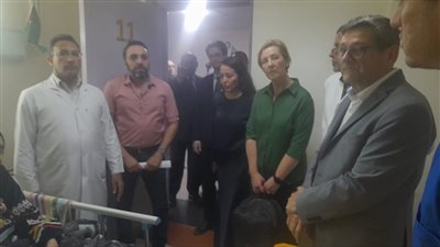 وفد ألماني يزور محافظة شمال سيناء لتقديم الدعم للأطفال المصابين من غزة