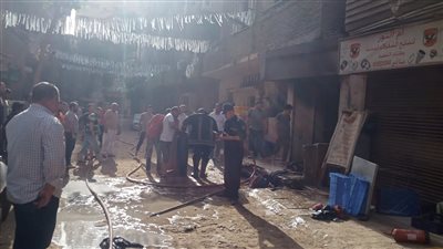 المعمل الجنائي يعاين حريق محل تجاري في العمرانية