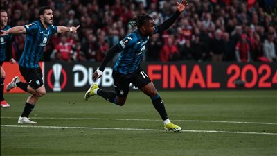  أتالانتا يتقدم على باير ليفركوزن بهدفين بعد مرور 25 دقيقة (فيديو)