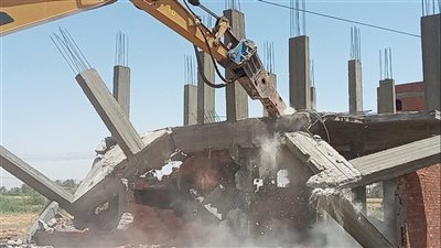 إزالة عدد من مخالفات البناء بالقاهرة الجديدة