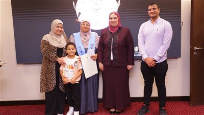 التضامن تسلم الأمهات المثاليات وسام الكمال من الطبقة الثانية (صور) 