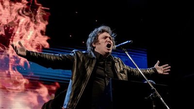 أنا أسد، الرئيس الأرجنتيني يغني خلال عرض كتابه (فيديو)