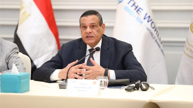 وزير التنمية المحلية،
