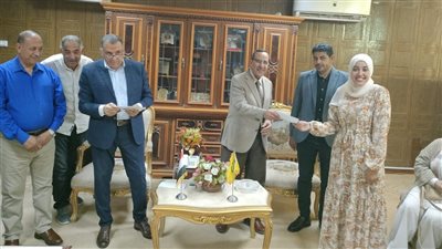 محافظ شمال سيناء يكرم متدربي مشروع السجاد اليدوي (صور)