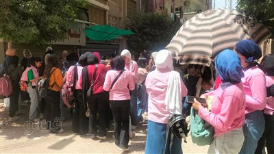 طلاب الإعدادية بالشرقية يشتكون من امتحان الدراسات (صور) 