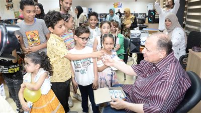 محافظ أسيوط يشارك الأطفال في فعاليات اليوم الترفيهي 