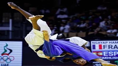 انسحاب بطل جودو مصري أمام إسرائيلي يثير غضب المصريين، والنشطاء: «اهزمه وما تسلمش عليه» 