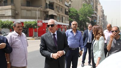 محافظ الجيزة يكلف بتوزيع صناديق القمامة أمام المحلات التجارية 