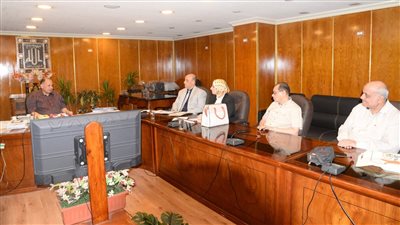 محافظ أسيوط يبحث طرق مواجهة الهجرة غير الشرعية