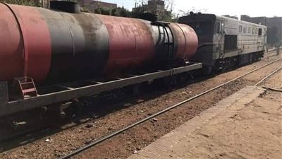 انتظام الحركة على سكة حديد سوهاج بعد إخماد حريق في قطار وقود  (بث مباشر)