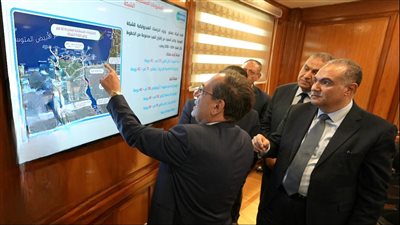 وزير البترول يتفقد مركز التحكم للشبكة القومية للغازات الطبيعية