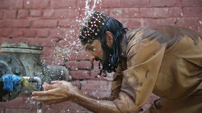 إصابة المئات بضربات شمس في باكستان بسبب ارتفاع درجة الحرارة 