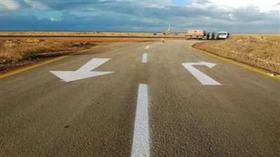 الإسكان: تشغيل 50 كم من مشروع ازدواج طريق سيوة - مطروح 