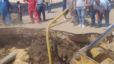 بدء أعمال الإصلاح في هبوط أرضي بجسر النيل في ميت غمر بالدقهلية