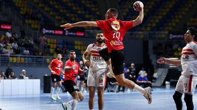 مدرب يد الأهلي يبلغ إدارة الأحمر بالرحيل