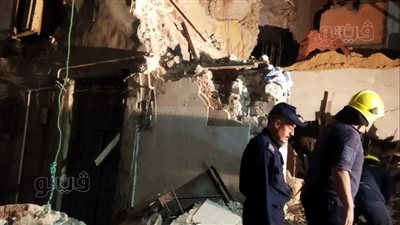 انتشال جثة طفل ورجل من أسفل عقار وسط الإسكندرية المنهار (صور)