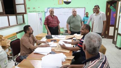  وكيل التعليم بالوادى الجديد يتفقد سير العمل بكنترول الشهادة الإعدادية