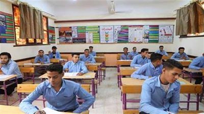 2497 طالبا وطالبة يؤدون اليوم امتحانات شهادة الدبلومات الفنية بالوادي الجديد 