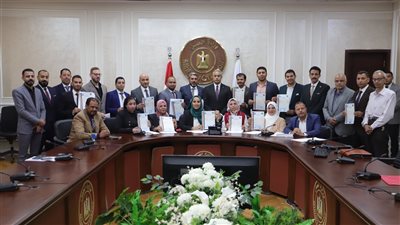 العمل تسلم الدفعة الثانية من الرخص الدائمة لمراكز تدريب مهني خاصة