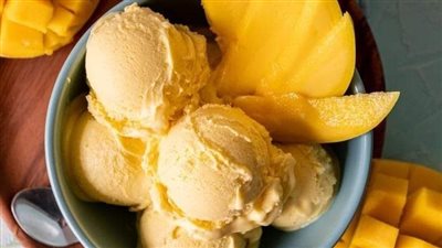 طريقة عمل آيس كريم المانجو، لذيذ ومنعش وسهل التحضير 