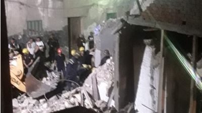 شاهد عيان يروي تفاصيل انهيار عقار الباب الجديد بالإسكندرية (فيديو)
