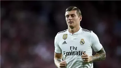 طلب احتفالا متواضعا، كروس يرفض خطة ريال مدريد بعد تعليق حذائه