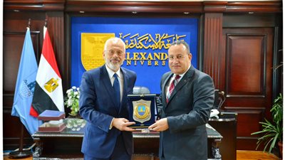 رئيس جامعة الإسكندرية يستقبل سفير اليونان لبحث سبل تعزيز التعاون
