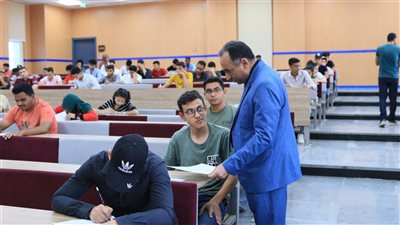 رئيس جامعة طيبة التكنولوجية يتابع امتحانات نهاية العام الدراسي (صور) 