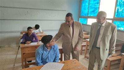 محافظ شمال سيناء يتفقد امتحانات الدبلومات الفنية بلجان العريش