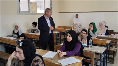 مدير التعليم بدمياط يتابع سير امتحانات الدبلومات الفنية