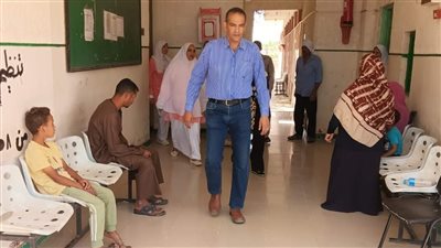 لتقديم خدمات طبية أفضل، وكيل وزارة الصحة يتابع الوحدات الصحية بالخارجة