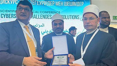 درع الجامعة المصرية للثقافة الإسلامية لوزير الأوقاف تقديرًا لجهوده في نشر الفكر الوسطي 