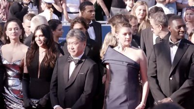 بحضور نادين لبكي، أعضاء لجنة تحكيم مهرجان كان يصلون لحفل الختام (فيديو)