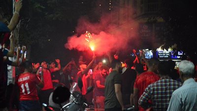 بالألعاب النارية والهتاف ضد إسرائيل، جماهير الأهلي تحتفل بكأس أفريقيا بميت عقبة (فيديو) 