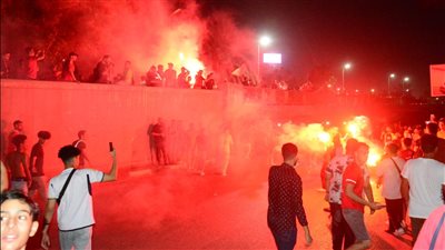 جمهور الأهلي يحتفل أمام النادي وعلي كوبري أكتوبر بكأس إفريقيا (فيديو وصور)